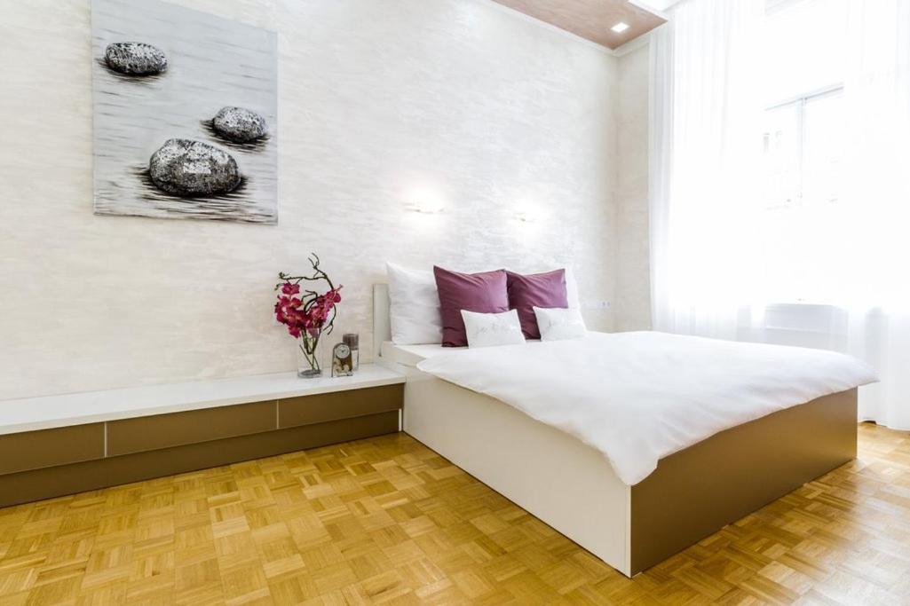 Stylish Apartment 5 Minutes Walk From City Center Prague Exterior photo