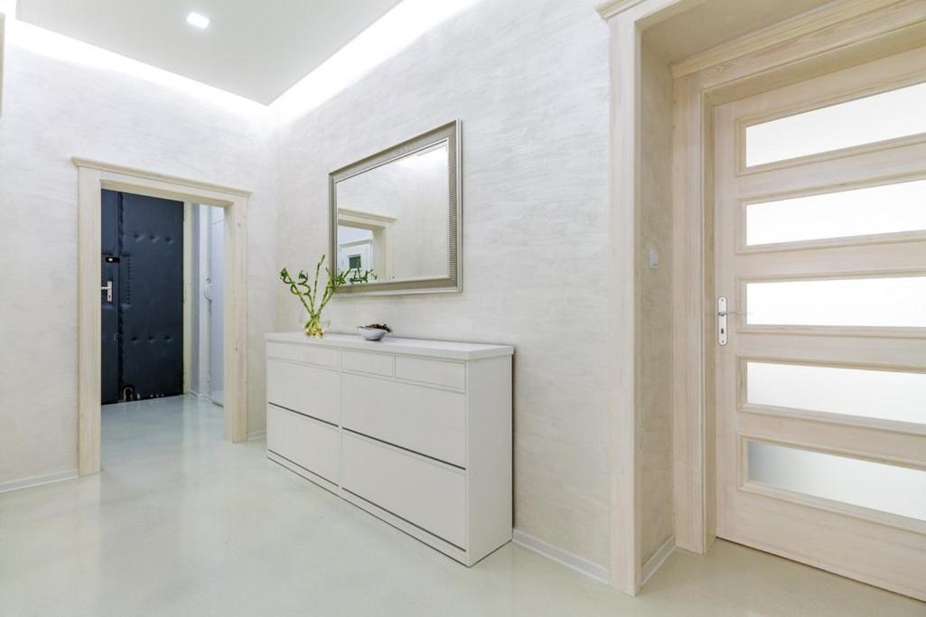 Stylish Apartment 5 Minutes Walk From City Center Prague Exterior photo