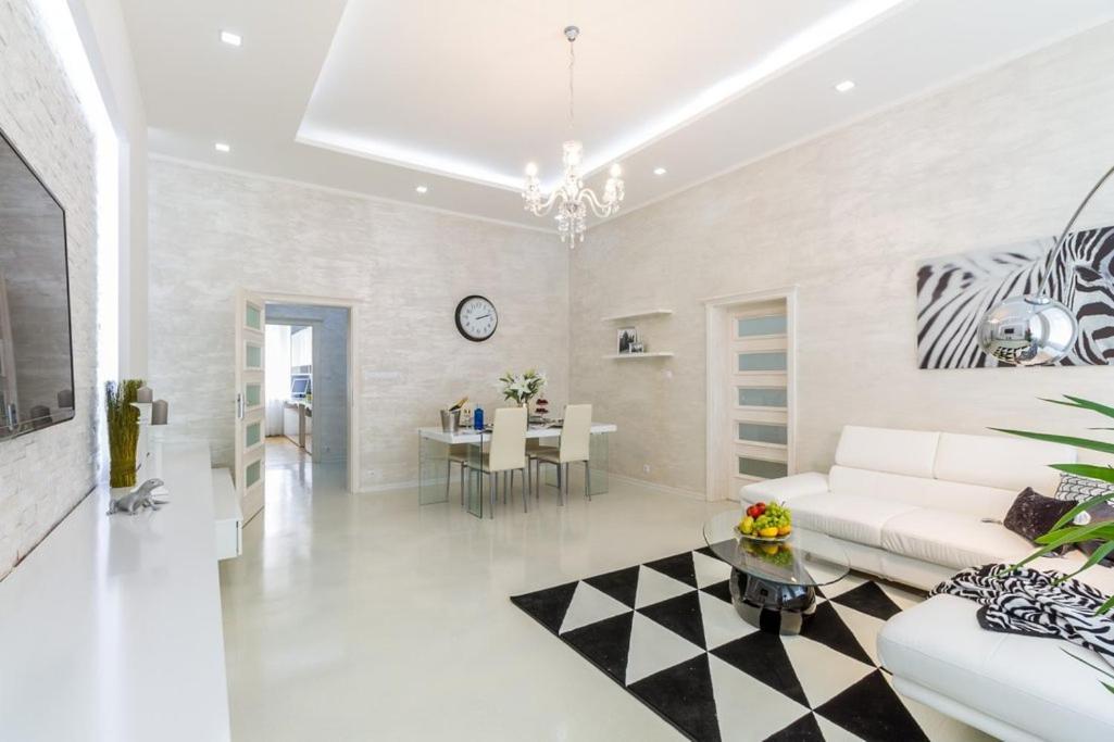 Stylish Apartment 5 Minutes Walk From City Center Prague Exterior photo