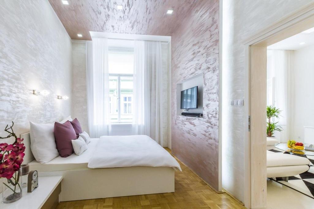 Stylish Apartment 5 Minutes Walk From City Center Prague Exterior photo