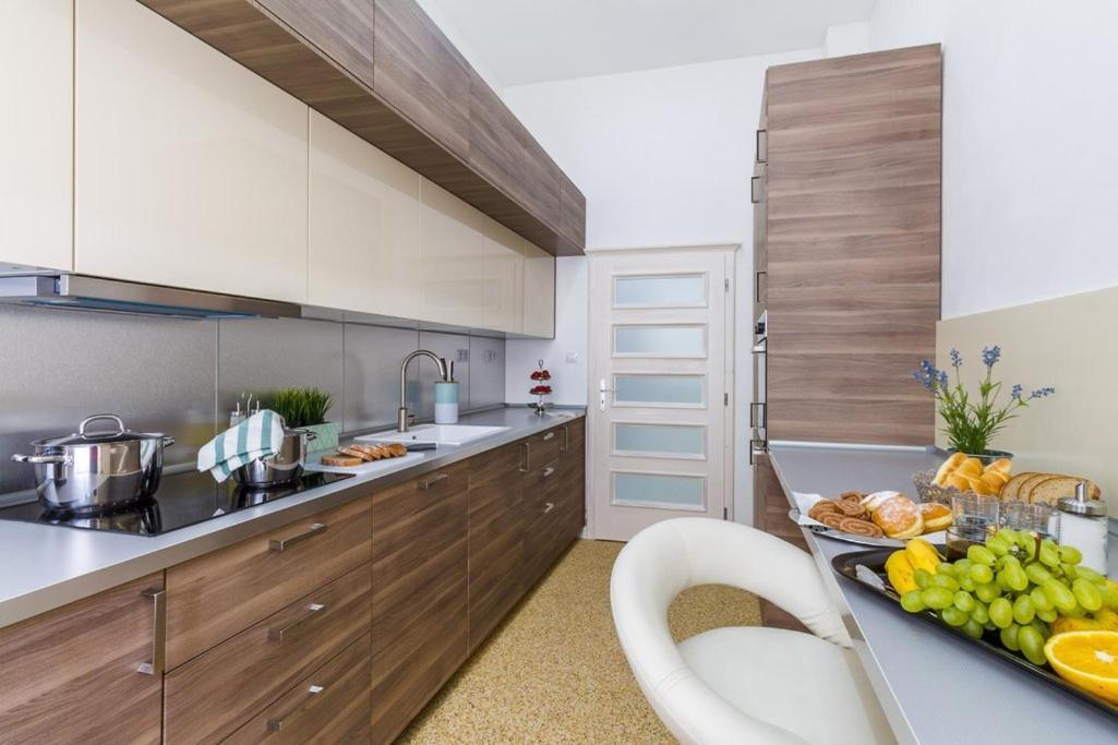 Stylish Apartment 5 Minutes Walk From City Center Prague Exterior photo