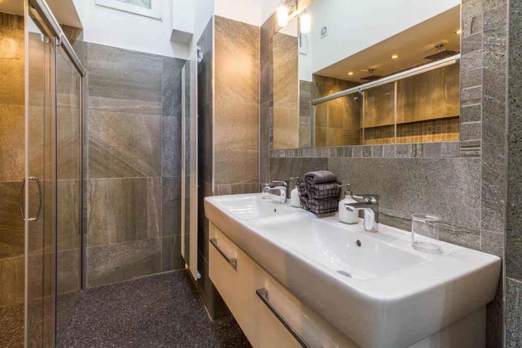 Stylish Apartment 5 Minutes Walk From City Center Prague Exterior photo